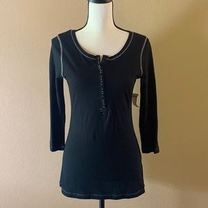 GAP 3/4 length shirt with white stitching detail